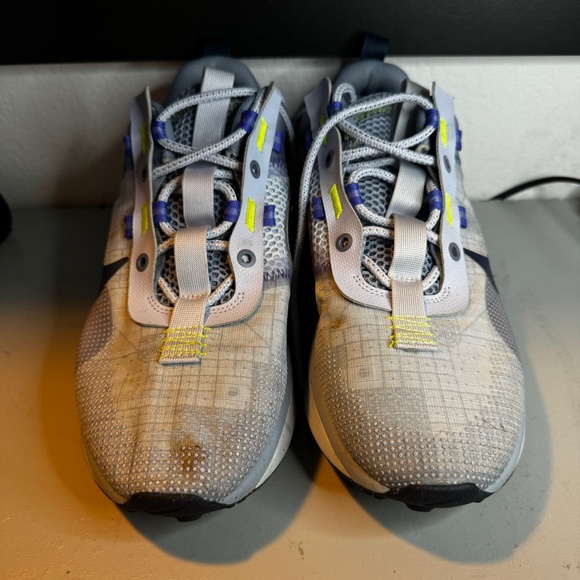 Nike - Picture 2 of 6